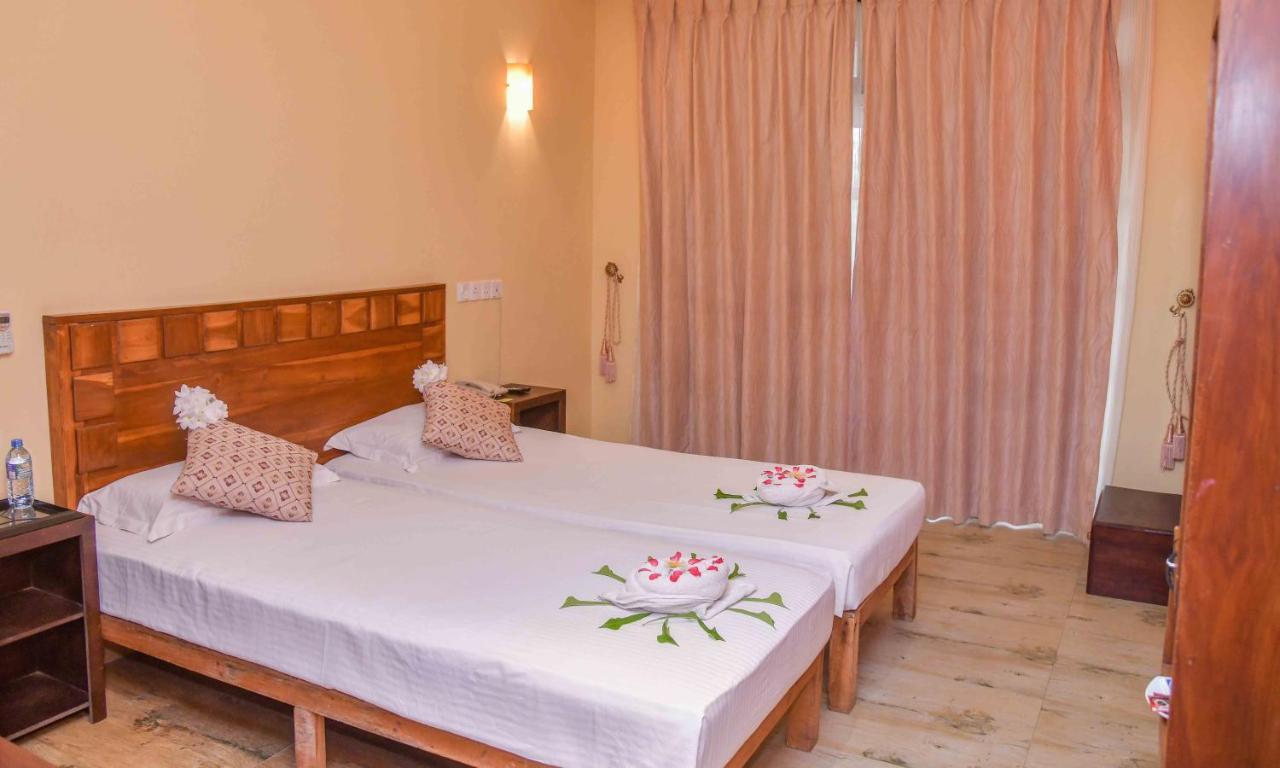 Ceylon Sea Hotel Tangalle Buitenkant foto